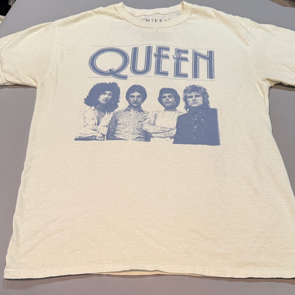 Graphic Queen tee